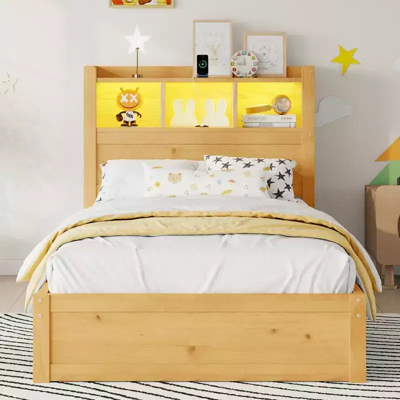 Letto in legno singolo/matrimoniale con testiera contenitore, illuminazione a LED integrata e stazione di ricarica, 2 cassetti e mobile estraibile