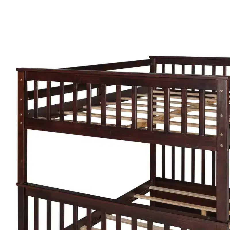 Letto a castello e struttura letto matrimoniale con scalette e due cassetti portaoggetti