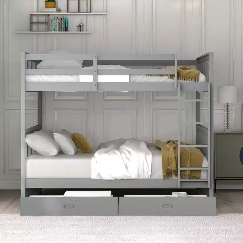 Letto a castello e struttura letto matrimoniale con scalette e due cassetti portaoggetti