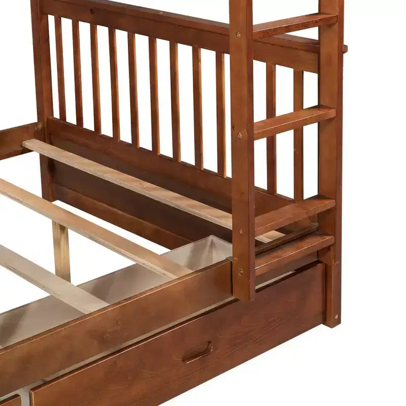 Letto a castello e struttura letto matrimoniale con scalette e due cassetti portaoggetti