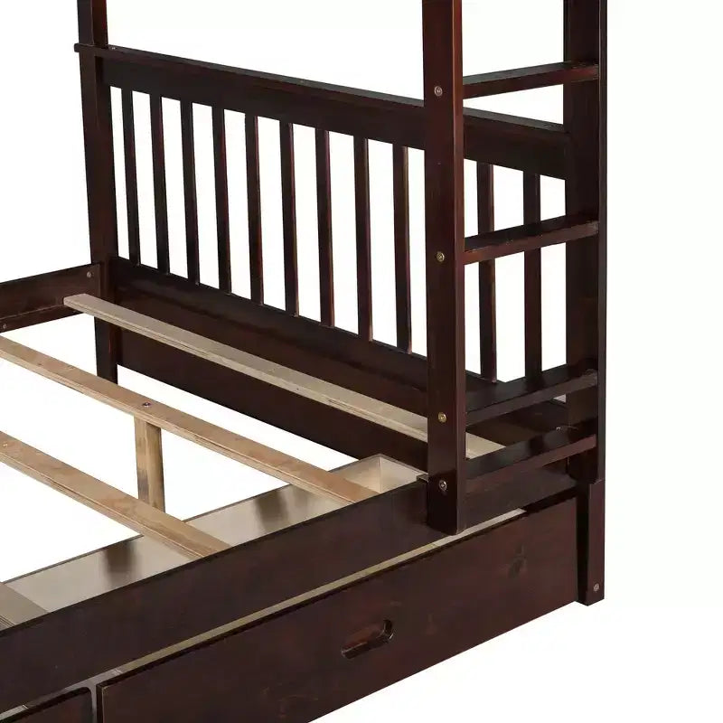 Letto a castello e struttura letto matrimoniale con scalette e due cassetti portaoggetti