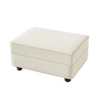 Pouf rivestito in velluto con borchie decorative