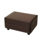 Pouf rivestito in velluto con borchie decorative