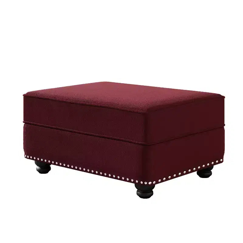 Pouf rivestito in velluto con borchie decorative