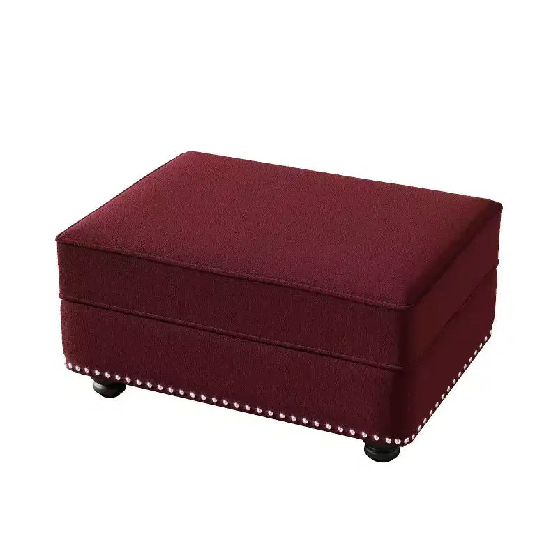 Pouf rivestito in velluto con borchie decorative